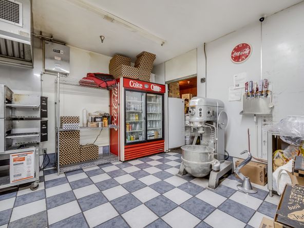 Highly Established Turn Key Pizza Planet-Video World in Selma, CA: 1900 Floral Ave, Selma, CA 93662